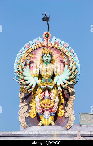 Statue der Aadi Shakti Göttin Durga am Eingang des Nataraja Tempels, Chidambaram, Tamil Nadu, Indien Stockfoto