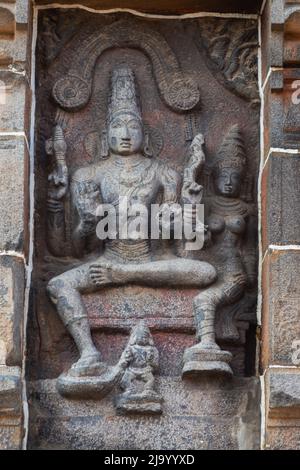 Carving Skulptur von Herrn Shiva und Parvati auf Gopuram des Nataraja Temple, Chidambaram Tamilnadu, Indien Stockfoto