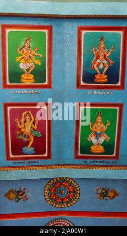 Gemälde von Lord Shiva in verschiedenen Formen an der Decke von Mandapam im Nataraja Tempel, Chidambaram, Tamilnadu, Indien Stockfoto