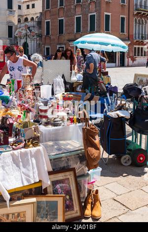 Flohmarkt in Campo Santo Stefano, Venedig. Italien Stockfoto