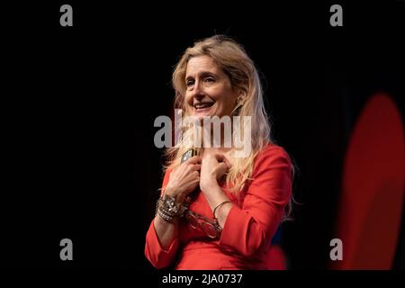 Hay-on-Wye, Wales, Großbritannien. 26.. Mai 2022. Cressida Cowell spricht auf dem Hay Festival 2022 in Wales über ihr neuestes Buch The Wizards of Once: Never and Forever. Quelle: Sam Hardwick/Alamy. Quelle: SHP/Alamy Live News Stockfoto