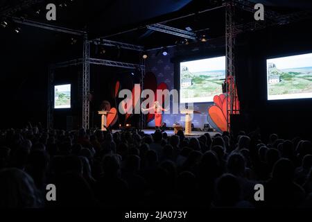 Hay-on-Wye, Wales, Großbritannien. 26.. Mai 2022. Cressida Cowell spricht auf dem Hay Festival 2022 in Wales über ihr neuestes Buch The Wizards of Once: Never and Forever. Quelle: Sam Hardwick/Alamy. Quelle: SHP/Alamy Live News Stockfoto