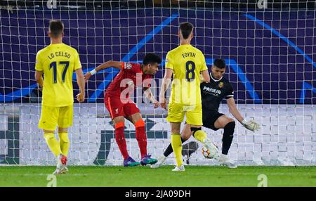 Datei-Foto vom 03-05-2022, auf dem der Liverpooler Luis Diaz beim Estadio de la Ceramica das zweite Tor seiner Seite gegen Villarreal erzielte. Liverpool wird am Samstag im Champions-League-Finale gegen die 13-Mal-Sieger Real Madrid gewinnen. Ausgabedatum: Donnerstag, 26. Mai 2022. Stockfoto