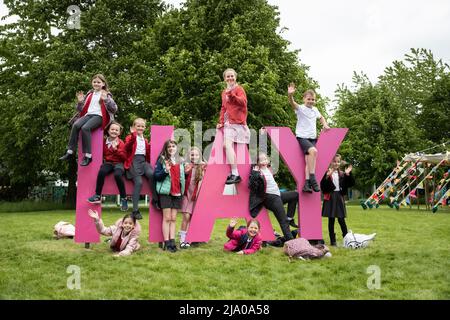 Hay-on-Wye, Wales, Großbritannien. 26.. Mai 2022. Schild für Schulkinder auf dem Hay Festival. Quelle: Sam Hardwick/Alamy. Quelle: SHP/Alamy Live News Stockfoto