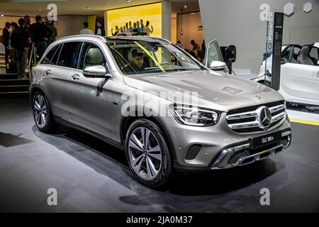 Mercedes Benz GLC 300E Plug-in-Hybrid auf der IAA in Frankfurt. Deutschland - 11. September 2019 Stockfoto