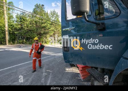 Hydro-Quebec-Arbeiter, die versuchen, die Macht in die Region zurückzubringen. Stockfoto