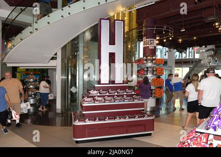 Nevada USA 09-04-21 Ein großer Buchstabe H auf einem Regal ist das Symbol des HERSHEY'S SCHOKOLADENWELTLADENS im New York-New York Las Vegas Hotel Stockfoto