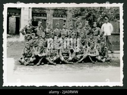 Europa, Ukraine, Charkow ( Charkiw ) , im 2. Weltkrieg, während der deutschen Besetzung, 1943 , Gruppe deutscher Soldaten, , fotografiert von dem Pionier Bruno Feltz . / Europa, Ukraine, Charkiw, im 2. Weltkrieg, während der deutschen Besatzung, 1943, Gruppe deutscher Soldaten, Fotograf der Pionier Bruno Feltz. Stockfoto