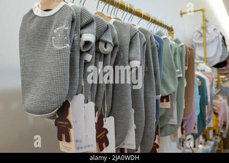 Kimomi ist eine Haustierlieferboutique in der Madison Avenue 128, New York City, USA 2022 Stockfoto