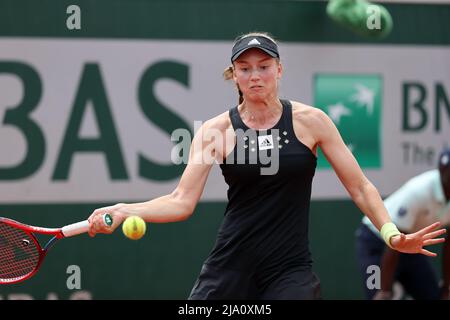 Paris, Frankreich. 26.. Mai 2022. Die kasachische Elena Rybakina spielt am Donnerstag, dem 26. Mai 2022, gegen die US-Amerikanerin Katie Volynets während ihres Spiels bei den French Tennis Open in Roland Garros in der Nähe von Paris. Rynakina gewann 6-4, 6-0. Foto von Maya Vidon-White/UPI Credit: UPI/Alamy Live News Stockfoto