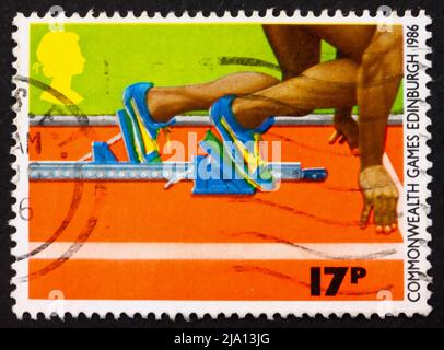 GROSSBRITANNIEN - UM 1986: Eine in Großbritannien gedruckte Briefmarke zeigt Sprinter im Starting Block, um 1986 Stockfoto