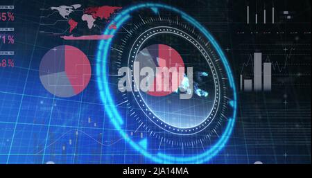 Abbildung des ukrainischen Griwna-Symbols auf rotierendem sicheren Schloss über Grafiken und Verarbeitungsdaten Stockfoto