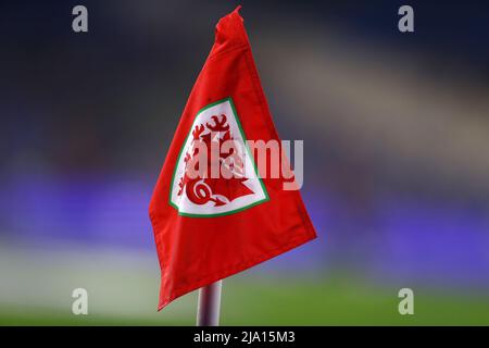 FAW-Eckflagge. Die FIFA Fußball-Weltmeisterschaft 2022 spielt am Donnerstag, den 24.. März 2, im Cardiff City Stadium in Cardiff, South Wales, gegen Österreich Stockfoto