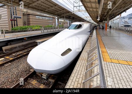 Japan. Bahnhof Kyoto. Shinkansen-Hochgeschwindigkeitszug Stockfoto