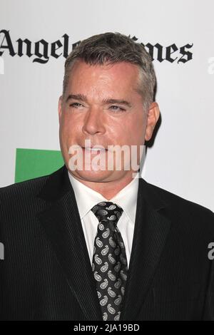 **DATEI FOTO** Ray Liotta ist verstorben. BEVERLY HILLS, CA - 22. OKTOBER: Ray Liotta bei der jährlichen Hollywood Film Awards Gala 16., die von der Los Angeles Times veranstaltet wurde und am 22. Oktober 2012 im Beverly Hilton Hotel in Beverly Hills, Kalifornien, stattfand. Kredit: mpi26/MediaPunch Inc. Stockfoto