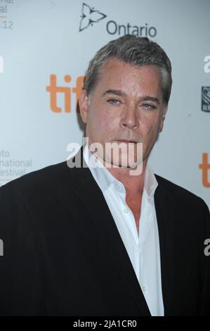 Toronto, Kanada. 11. September 2012. TORONTO, ON - SEPTEMBER 10: Ray Liotta kommt bei der Premiere von „The Iceman“ während des Toronto International Film Festival 2012 im Princess of Wales Theatre am 10. September 2012 in Toronto, Kanada. Personen: Ray Liotta Kredit: Storms Media Group/Alamy Live News Stockfoto