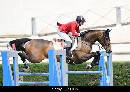 Rom, Italien, 26. Mai 2022, Tiffany Foster (CAN) während des Premio ENI des CSIO Rome 89. 2022 auf der Piazza di Siena in Rom am 26. Mai 2022 Stockfoto