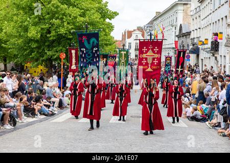 Die Abbildung zeigt die Heilige Bloedprozession (Prozession Saint-Sang), die am Donnerstag, dem 26. Mai 2022 in Brügge stattfand. Während Stockfoto