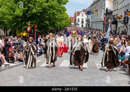 Die Abbildung zeigt die Heilige Bloedprozession (Prozession Saint-Sang), die am Donnerstag, dem 26. Mai 2022 in Brügge stattfand. Während Stockfoto