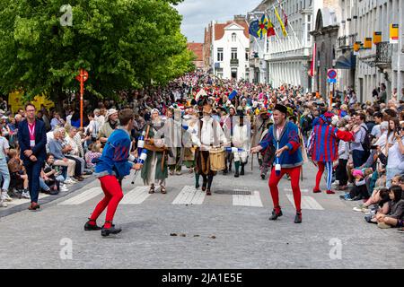 Die Abbildung zeigt die Heilige Bloedprozession (Prozession Saint-Sang), die am Donnerstag, dem 26. Mai 2022 in Brügge stattfand. Während Stockfoto