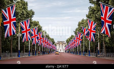 Die Mall ist bereit für das Platin-Jubiläum Ihrer Majestät der Königin im Jahr 2022 Stockfoto