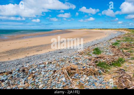 Newborough Beach im Südwesten von Anglesey, einem Küstennaturreservat mit Sanddünen und Strand Stockfoto