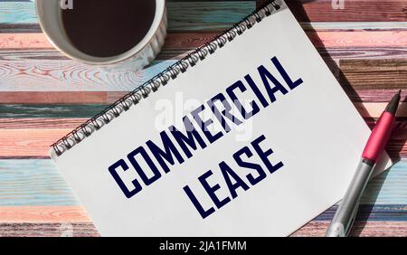 Handschrift Text schreiben Commercial Lease. Konzept Bedeutung Vertrag zwischen einem Vermieter und einer Geschäftsimmobilie Mieter. Gewerblicher Mietvertrag Text geschrieben Stockfoto