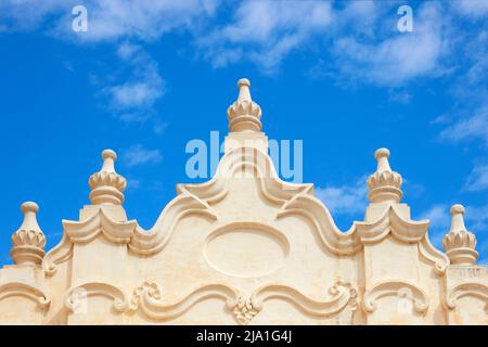 Ein Detail der Hauptfassade des Klosters San Bernardo im historischen Fass von Salta, Argentinien. Stockfoto