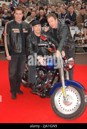 Datei-Foto vom 28/03/07 von (von links nach rechts) Ray Liotta, John Travolta und Tim Allen, die zur britischen Premiere von Wild Hogs im Odeon West End im Zentrum von London kommen, da Herr Liotta im Alter von 67 Jahren gestorben ist. Ausgabedatum: Donnerstag, 26. Mai 2022. Stockfoto