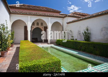 Gartenhof der Cuartos de Granada Alcazaba Maurische Zitadelle (palastartige Festung) 11. century Malaga Spanien Stockfoto