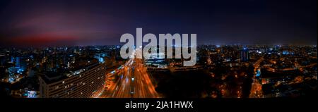 Luftpanorama des Lima Expressway, Langzeitbelichtung, Lima, Peru. Stockfoto