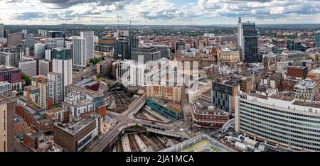 Eine Luftaufnahme des Victoria Square und der alten Architektur des Council House und des Rathauses in einer Skyline von Birmingham Stockfoto