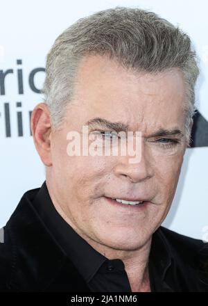 Santa Monica, Usa. 26.. Mai 2022. (DATEI) Ray Liotta tot bei 67. SANTA MONICA, LOS ANGELES, KALIFORNIEN, USA - 08. FEBRUAR: Der amerikanische Schauspieler Ray Liotta kommt zu den Film Independent Spirit Awards 2020, die am 8. Februar 2020 in Santa Monica, Los Angeles, Kalifornien, USA, am Santa Monica Beach verliehen wurden. (Foto von Xavier Collin/Image Press Agency) Quelle: Image Press Agency/Alamy Live News Stockfoto