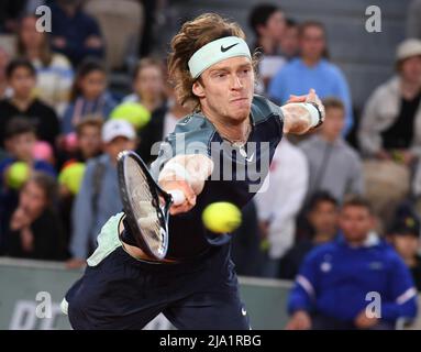 Paris, Frankreich. 27.. Mai 2022. Roland Garros Paris French Open 2022 Day 5 27052022 Andrey Rublev (-) gewinnt das zweite Runde Kredit: Roger Parker/Alamy Live News Stockfoto