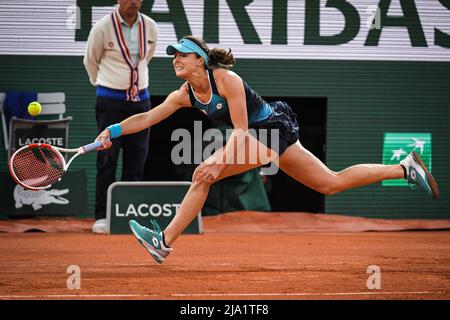 Paris, Frankreich, Frankreich. 26.. Mai 2022. Alize CORNET aus Frankreich während des fünften Tages von Roland-Garros 2022, French Open 2022, Grand Slam Tennisturnier im Roland-Garros-Stadion am 26. Mai 2022 in Paris, Frankreich. (Bild: © Matthieu Mirville/ZUMA Press Wire) Stockfoto