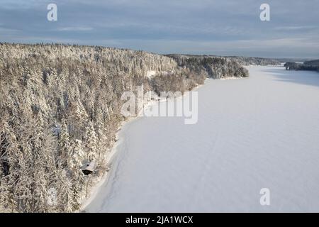 Winterlandschaft im Nuuksio Nationalpark in Finnland Stockfoto