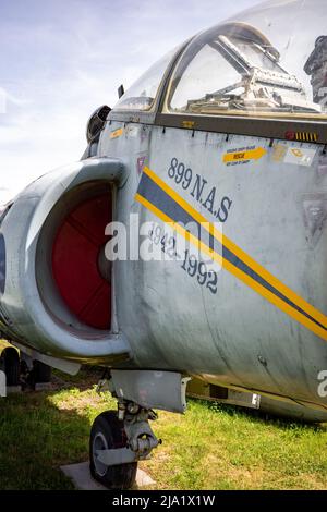 Norwich, Norfolk, Großbritannien – Mai 22 2022. Seitenansicht eines Harrier-Sprungjets, ausgestellt in einem Luftfahrtmuseum Stockfoto