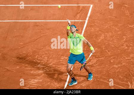Rafael Nadal aus Spanien ist bei den French Open (Roland-Garros) 2022, dem Grand Slam Tennisturnier am 25. Mai 2022, im Roland-Garros-Stadion in Paris, Frankreich - Foto: Victor Joly/DPPI/LiveMedia Stockfoto