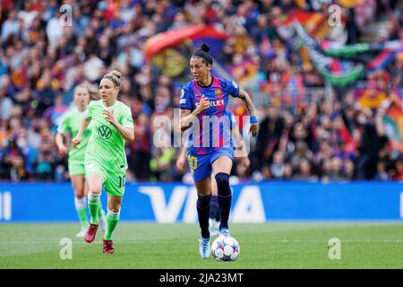 BARCELONA - APR 22: Jenni Hermoso in Aktion während des UEFA Women's Champions League-Spiels zwischen dem FC Barcelona und dem VfL Wolfsburg im Camp Nou Stad Stockfoto