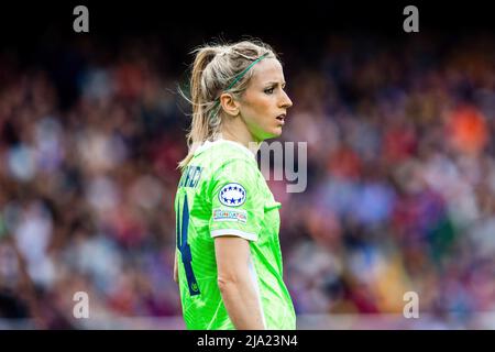 BARCELONA - APR 22: Kathrin Hendrich beim UEFA Women's Champions League-Spiel zwischen dem FC Barcelona und dem VfL Wolfsburg im Camp Nou S in Aktion Stockfoto