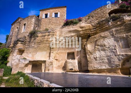 Theater des Terrasses, Theaterterrassen, Bergdorf Gordes, Vaucluse, Provence-Alpes-Cote d'Azur, Frankreich Stockfoto