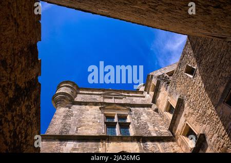 Burgfestung, Chateau de Gordes, Bergdorf Gordes, Vaucluse, Provence-Alpes-Cote d'Azur, Frankreich Stockfoto