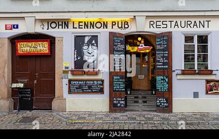 John Lennon Pub in der Altstadt von Prag, Tschechische Republik Stockfoto