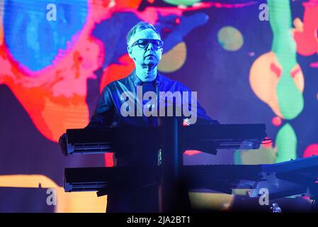 **DATEI FOTO** Andy Fletcher von Depeche Mode ist verstorben. Depeche Mode spielt live auf der Global Spirit Tour im Honda Center in Anaheim, CA, USA, am 22. Mai 2018. Quelle: Kevin Estrada/MediaPunch Stockfoto