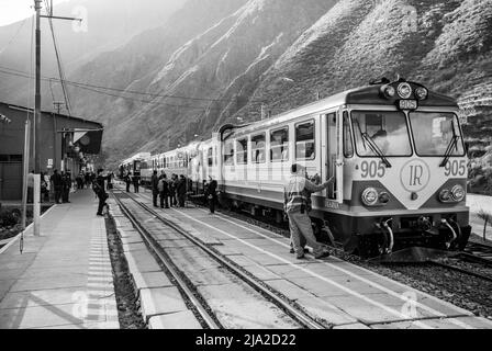 Cusco Train - Peru Schienen in Schwarz und Weiß Stockfoto