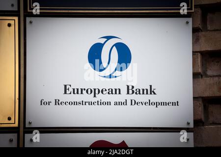 Bild eines Schildes mit dem Logo der Europäischen Bank für Wiederaufbau und Entwicklung, aufgenommen am slowenischen Büro in Ljubljana. Die Europäische Bank Stockfoto