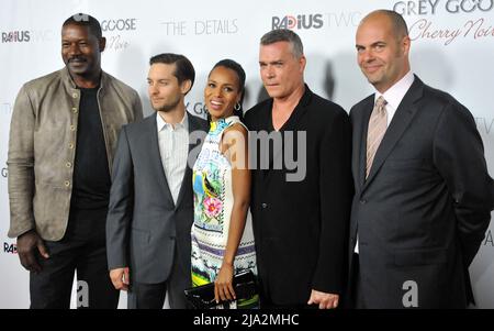 Los Angeles, USA. 30. Oktober 2012. D Haysbert, Tobey Maguire, Kerry Washington, Ray Liotta, Jacob Aaron Estes  33D Haysbert, Tobey Maguire, Kerry Washington, Ray Liotta, Jacob Aaron Estes  33 Ray Liotta, der Schauspieler, der am besten für Mobster bekannt ist, ist gestorben. Er war 67 Jahre alt. Quelle: Tsuni/USA/Alamy Live News Stockfoto