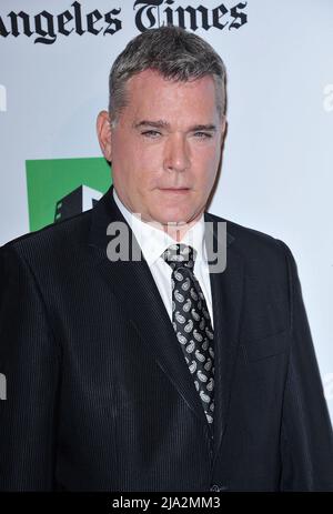 Los Angeles, USA. 23. Oktober 2012. Ray Liotta bei der alljährlichen Hollywood Film Awards Gala 16. - 2012 im Beverly Hilton Hotel in Los Angeles Ray Liotta  140 Ray Liotta, der Schauspieler, der am besten für Mobster bekannt ist, ist gestorben. Er war 67 Jahre alt. Quelle: Tsuni/USA/Alamy Live News Stockfoto