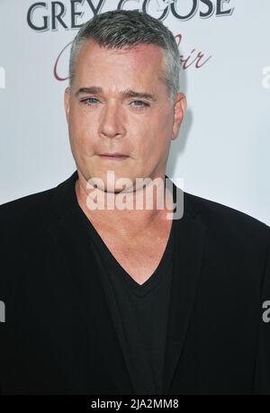 Los Angeles, USA. 30. Oktober 2012. Ray Liotta bei der Premiere von The Details im Arclight Theater in Los Angeles.Ray Liotta  11 Ray Liotta, der Schauspieler, der am besten für Mobster bekannt ist, ist gestorben. Er war 67 Jahre alt. Quelle: Tsuni/USA/Alamy Live News Stockfoto