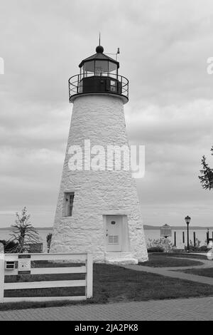 Concord Point Lighthouse ist der zweitälteste Leuchtturm in Maryland und das Symbol von Havre de Grace. Erbaut 1827, stillgelegt 1975. Stockfoto